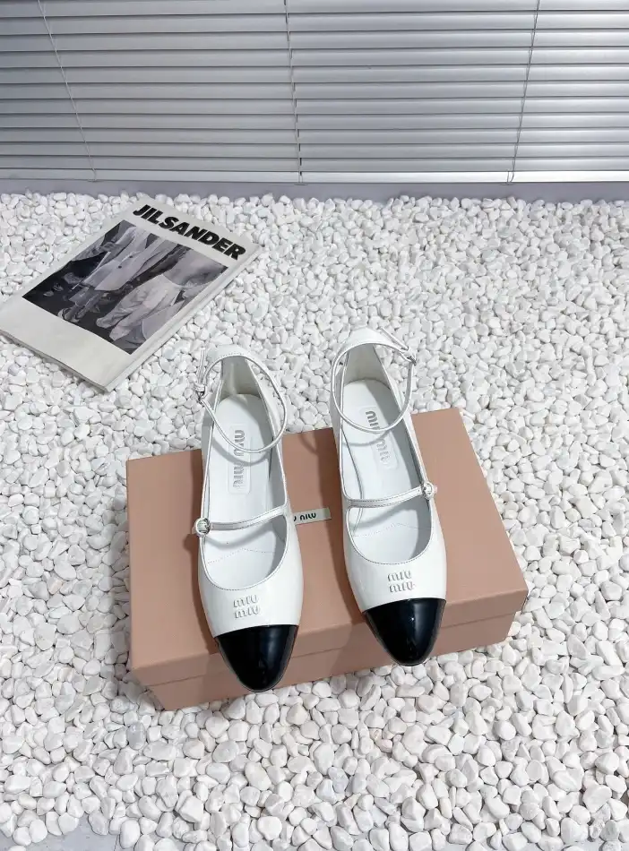 hype Miu Miu flat shoes