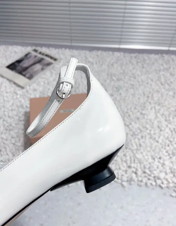 hype Miu Miu flat shoes