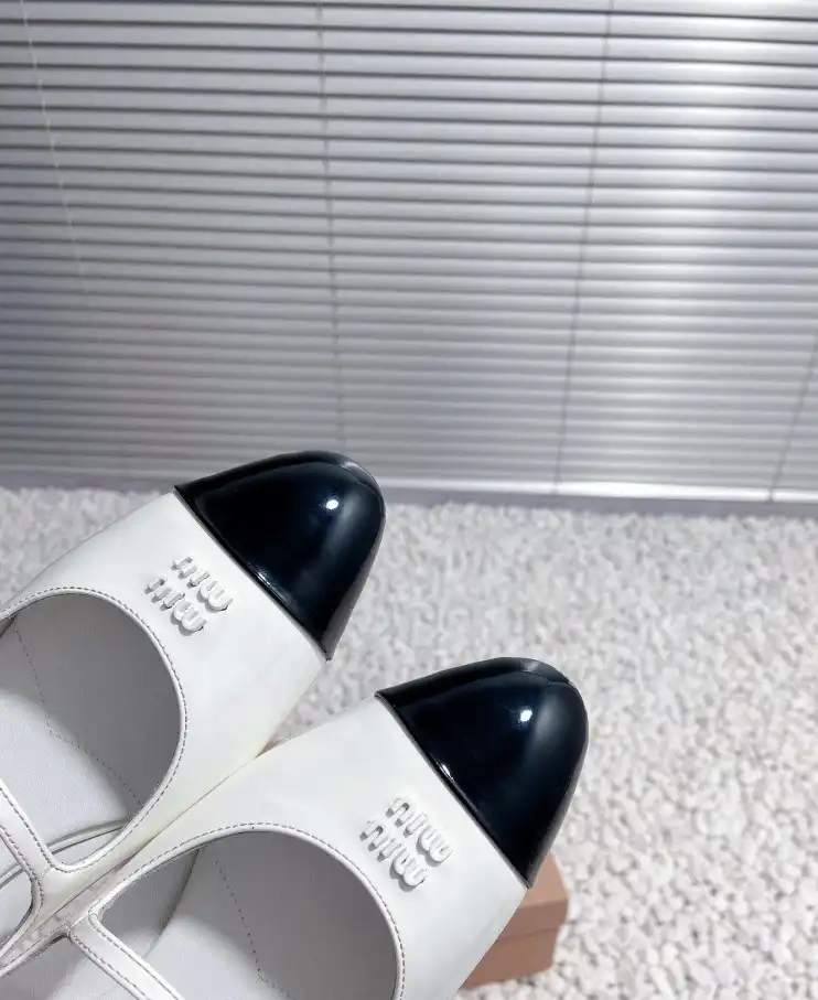 hype Miu Miu flat shoes