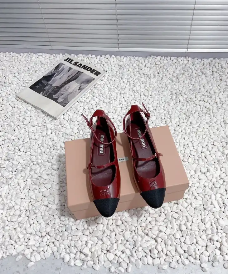 hype Miu Miu flat shoes