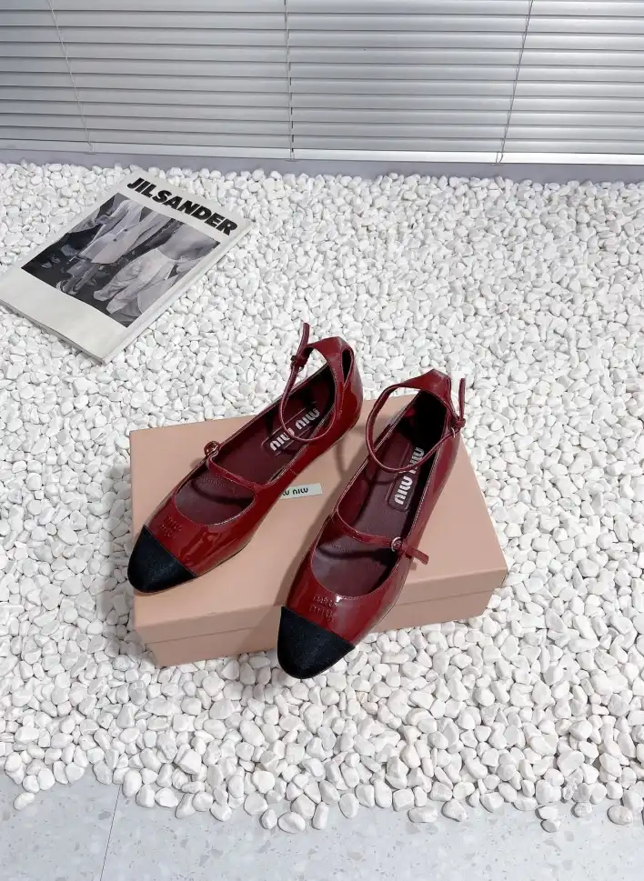 hype Miu Miu flat shoes