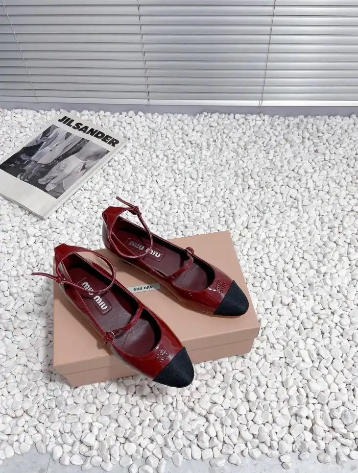 hype Miu Miu flat shoes