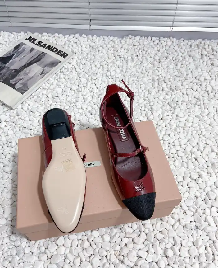 hype Miu Miu flat shoes