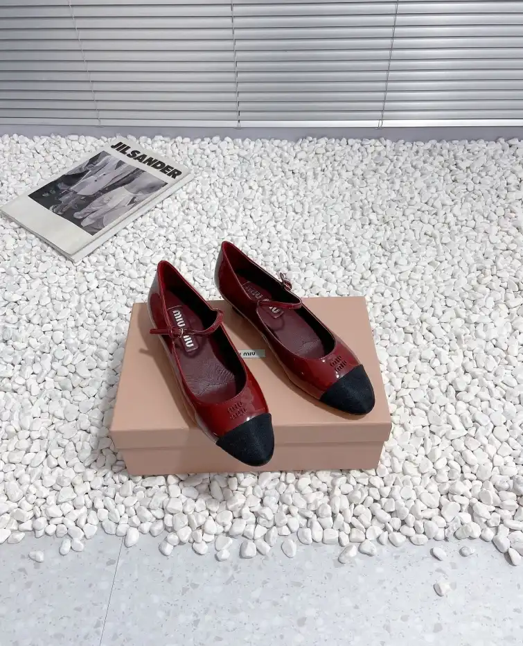 hype Miu Miu flat shoes