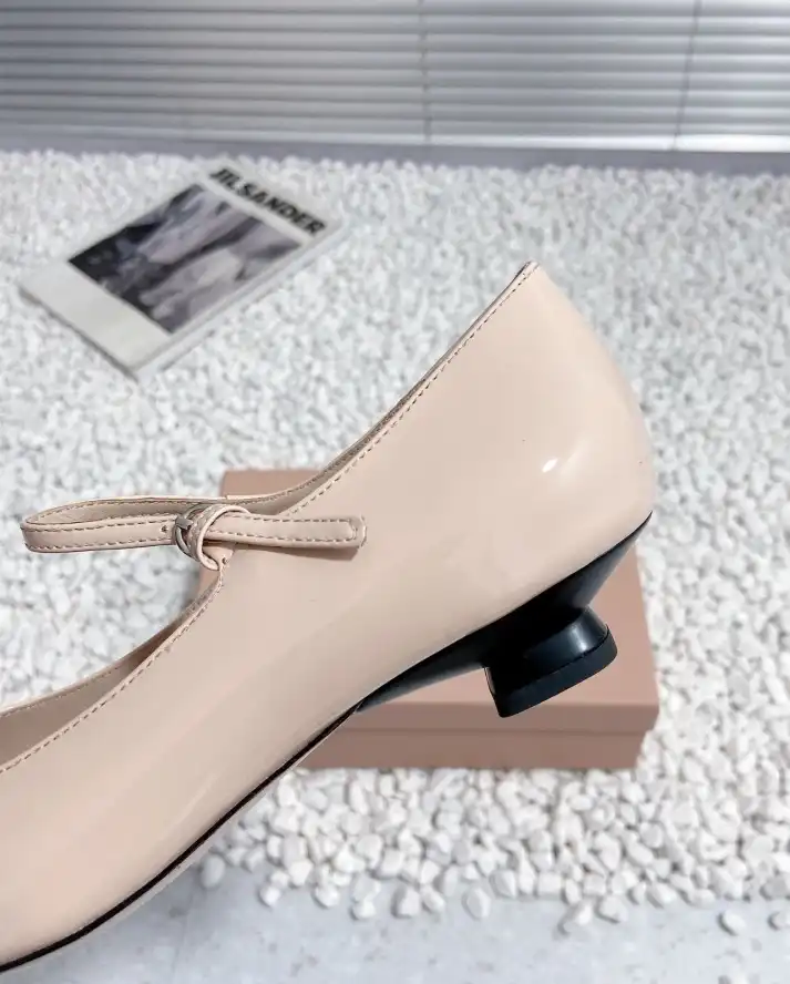 hype Miu Miu flat shoes