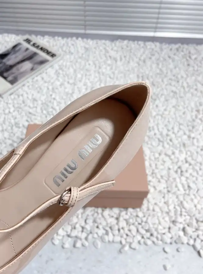 hype Miu Miu flat shoes