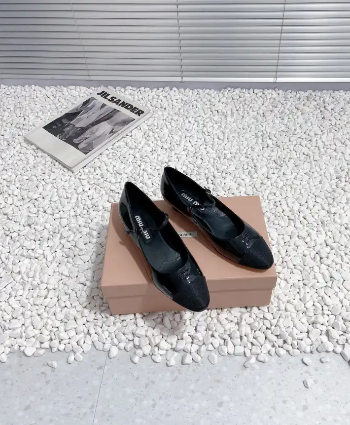 hype Miu Miu flat shoes