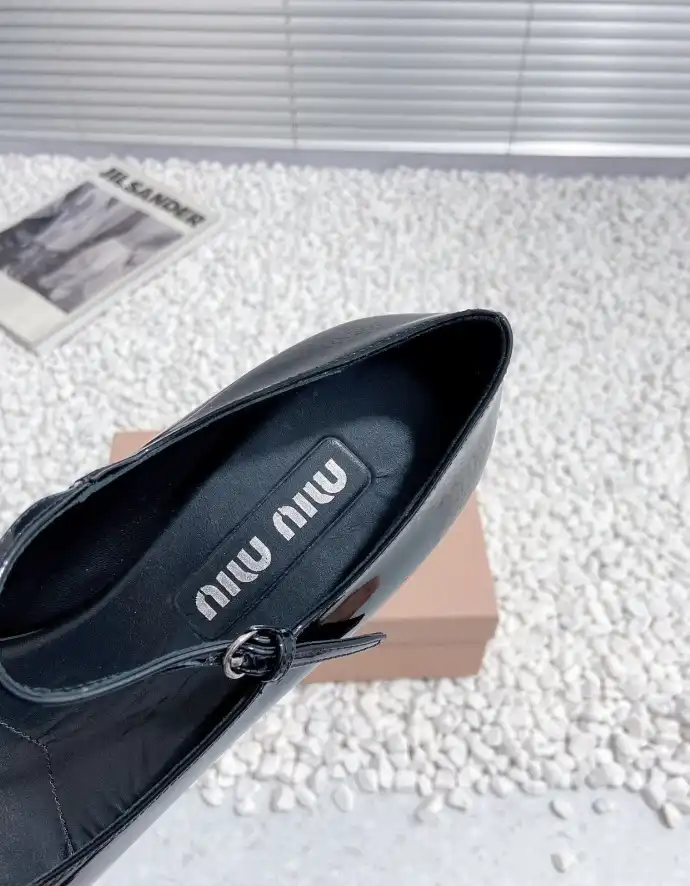 hype Miu Miu flat shoes