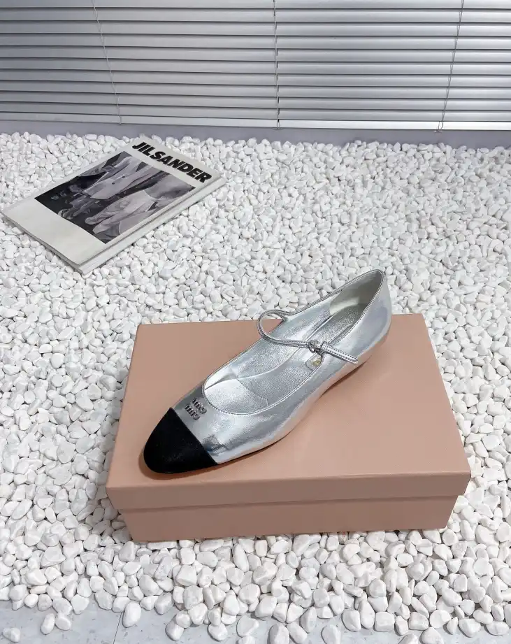 hype Miu Miu flat shoes