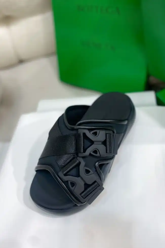 hype Fendi Slippers