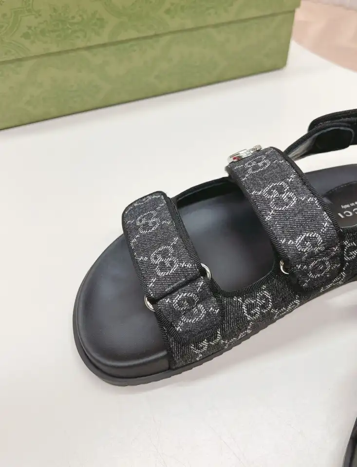 hype Gucci Sandals