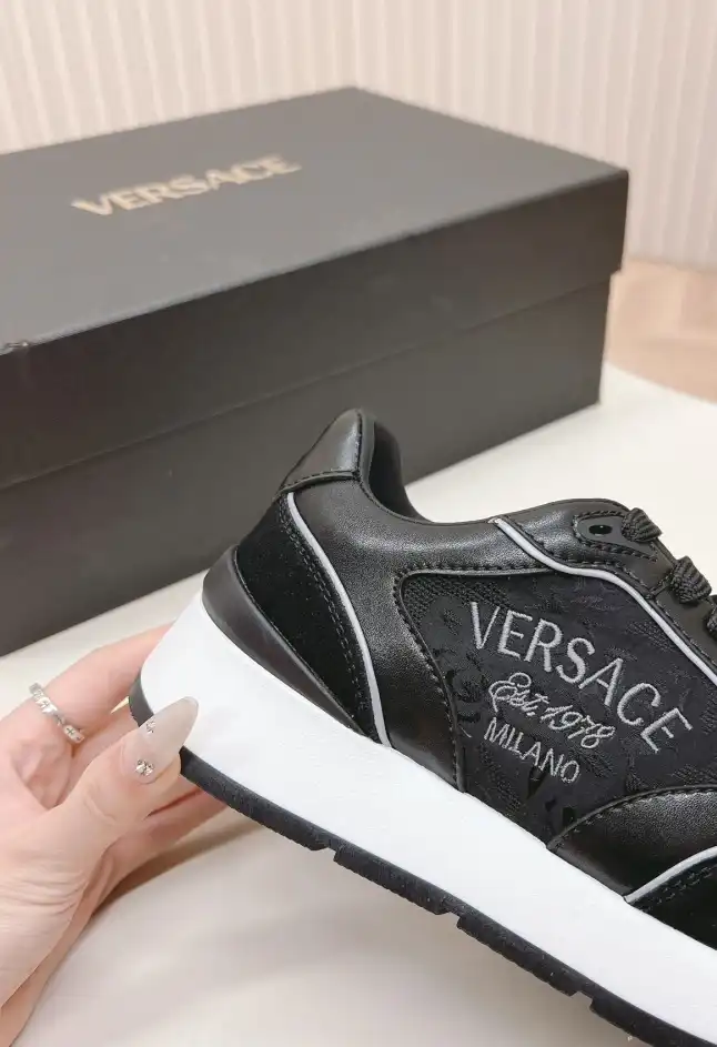 hype Givenchy Sneakers