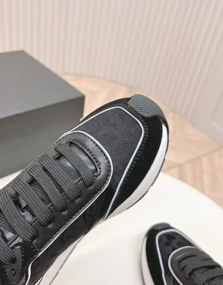 hype Givenchy Sneakers