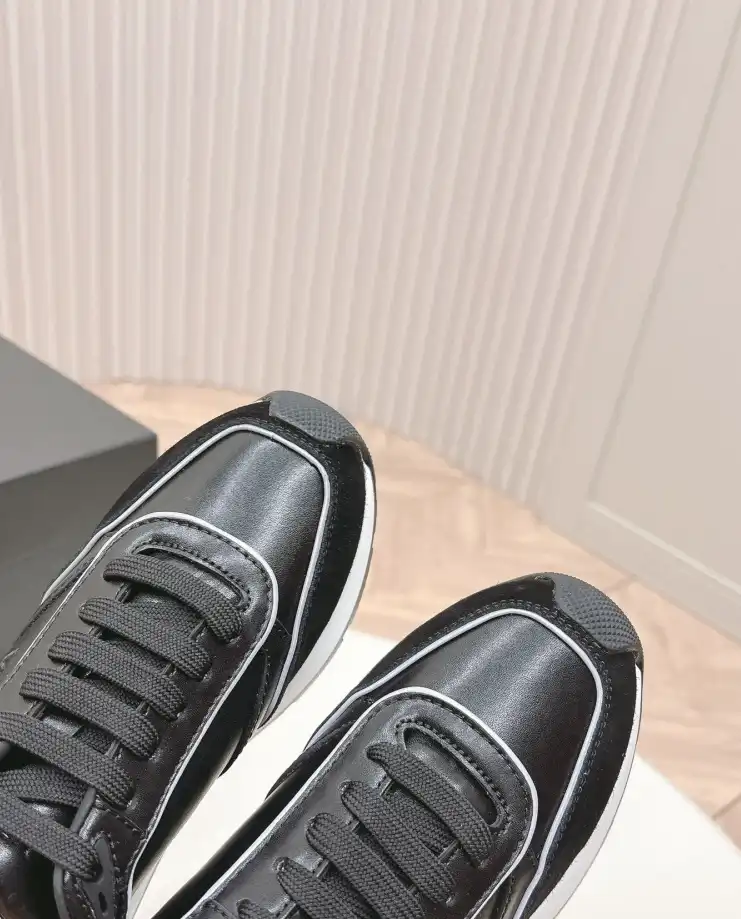 hype Givenchy Sneakers