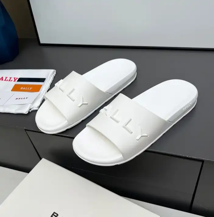 hype Burberry Slippers