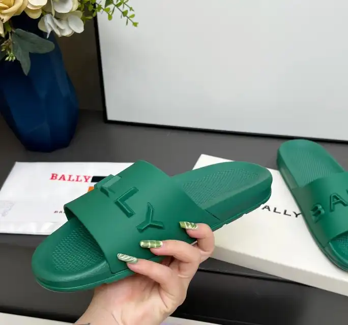 hype Burberry Slippers