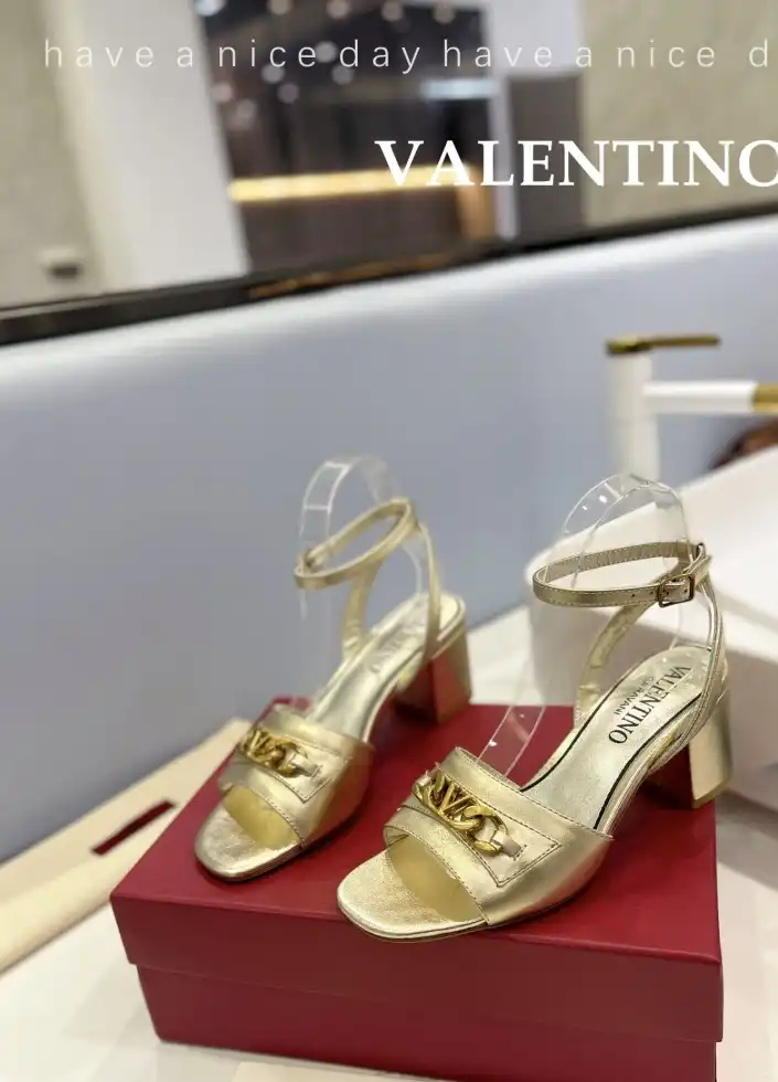 hype Valentino Sandals