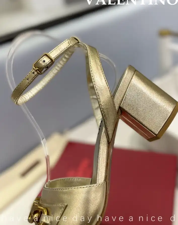 hype Valentino Sandals