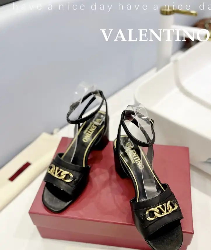 hype Valentino Sandals