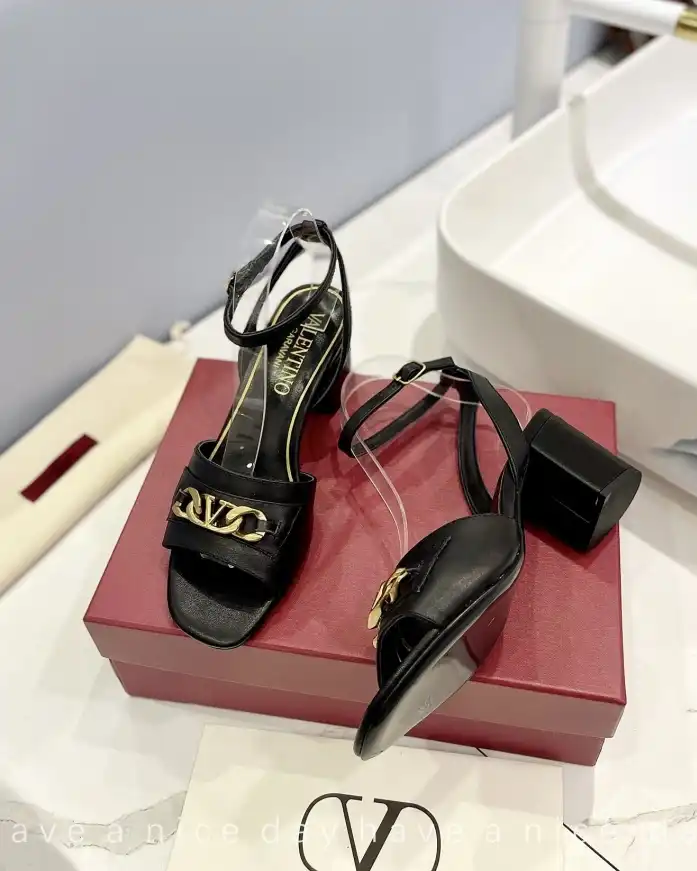 hype Valentino Sandals