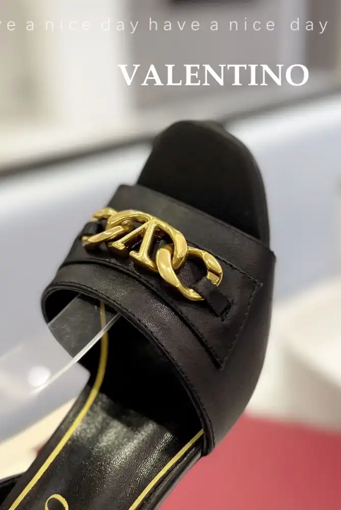 hype Valentino Sandals