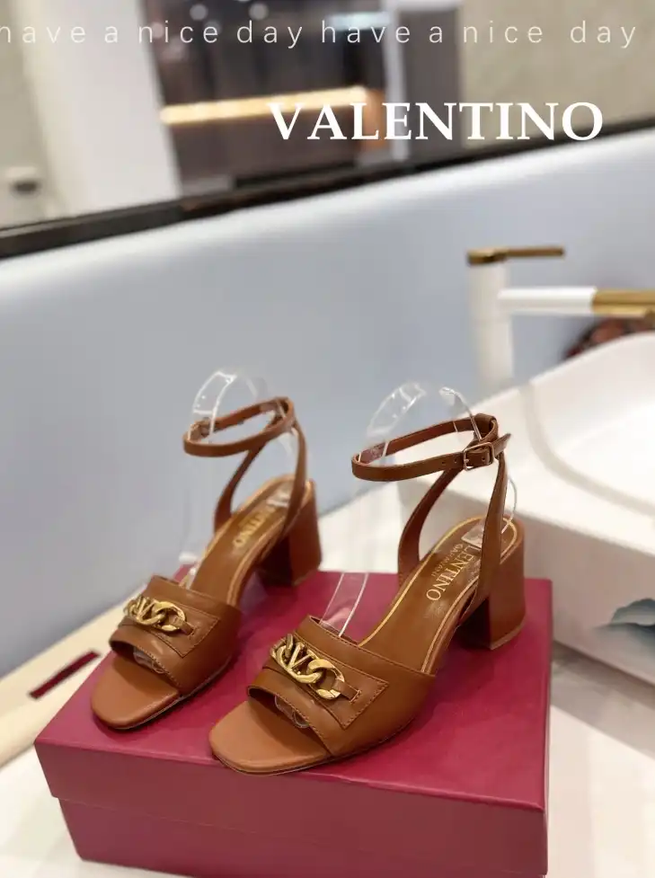 hype Valentino Sandals