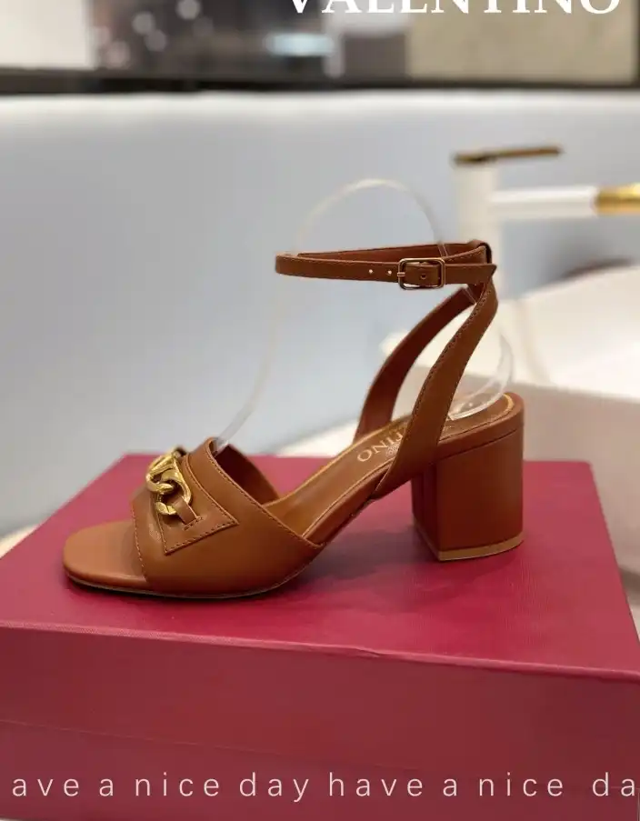 hype Valentino Sandals