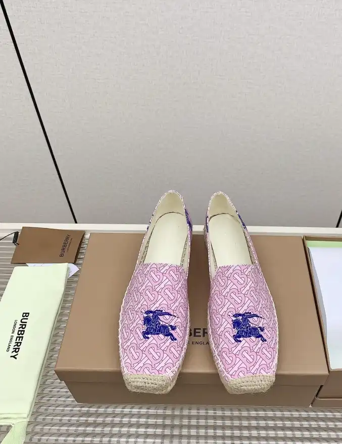 hype Burberry Slippers