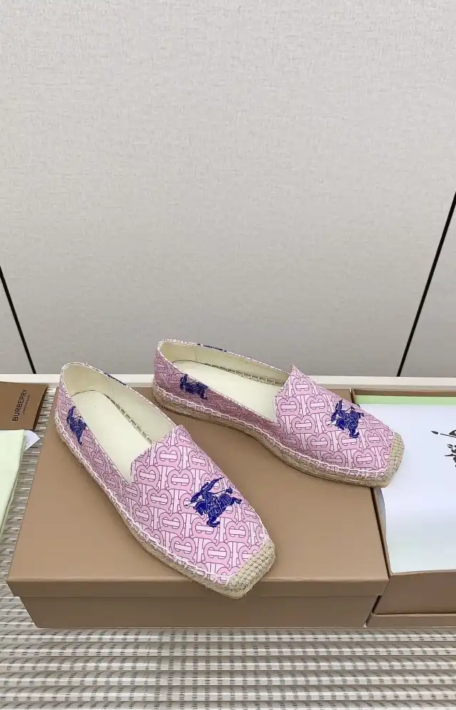 hype Burberry Slippers