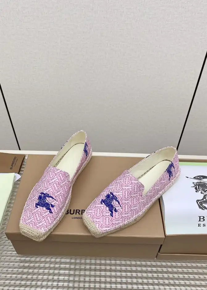 hype Burberry Slippers