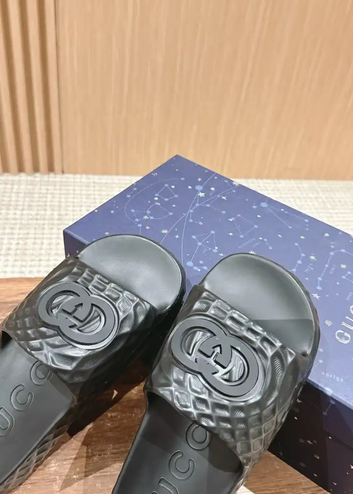 hype Gucci Slippers