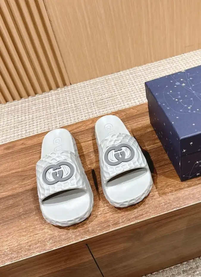 hype Gucci Slippers