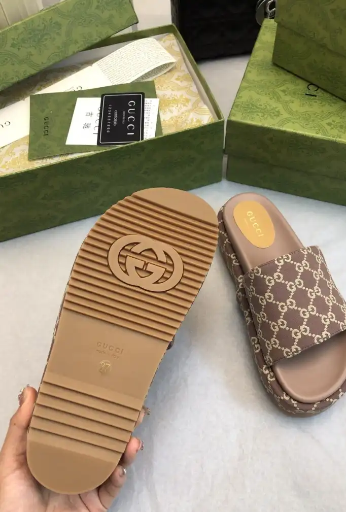 hype Gucci Slippers