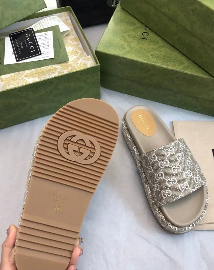 hype Gucci Slippers