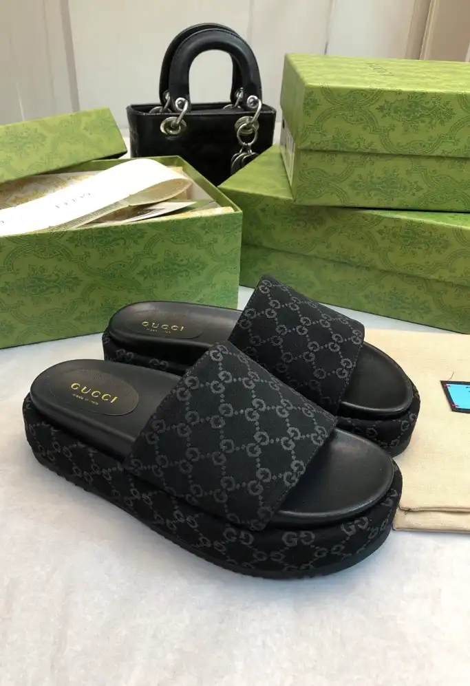 hype Gucci Slippers