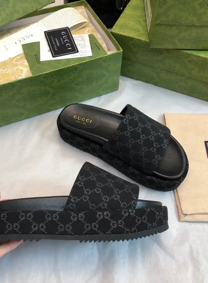 hype Gucci Slippers