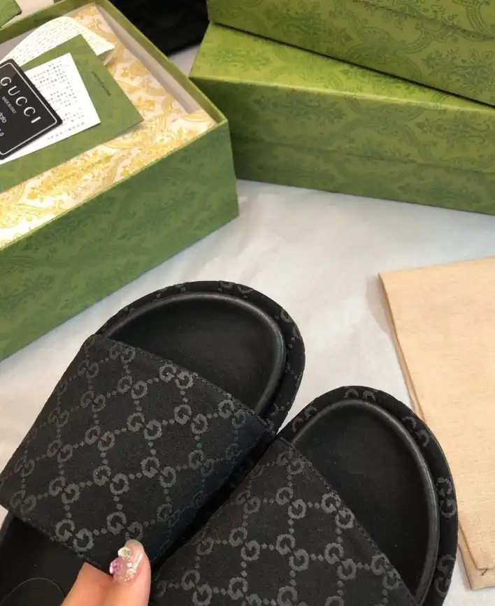 hype Gucci Slippers