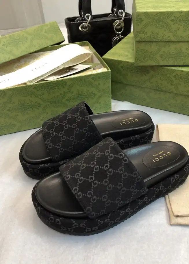 hype Gucci Slippers