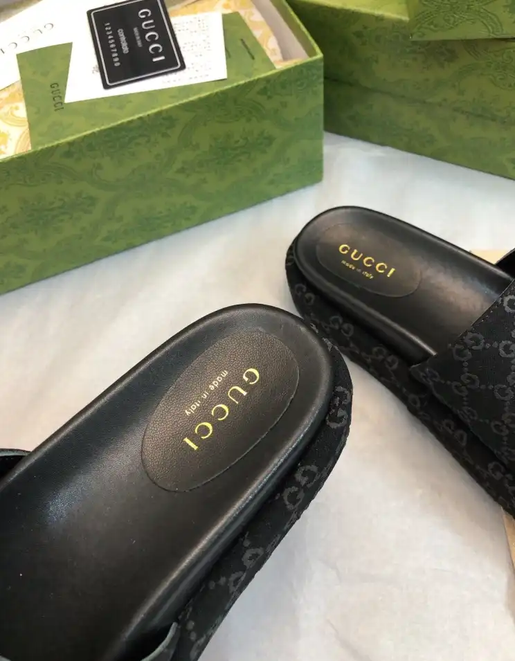 hype Gucci Slippers