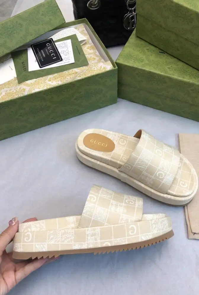 hype Gucci Slippers