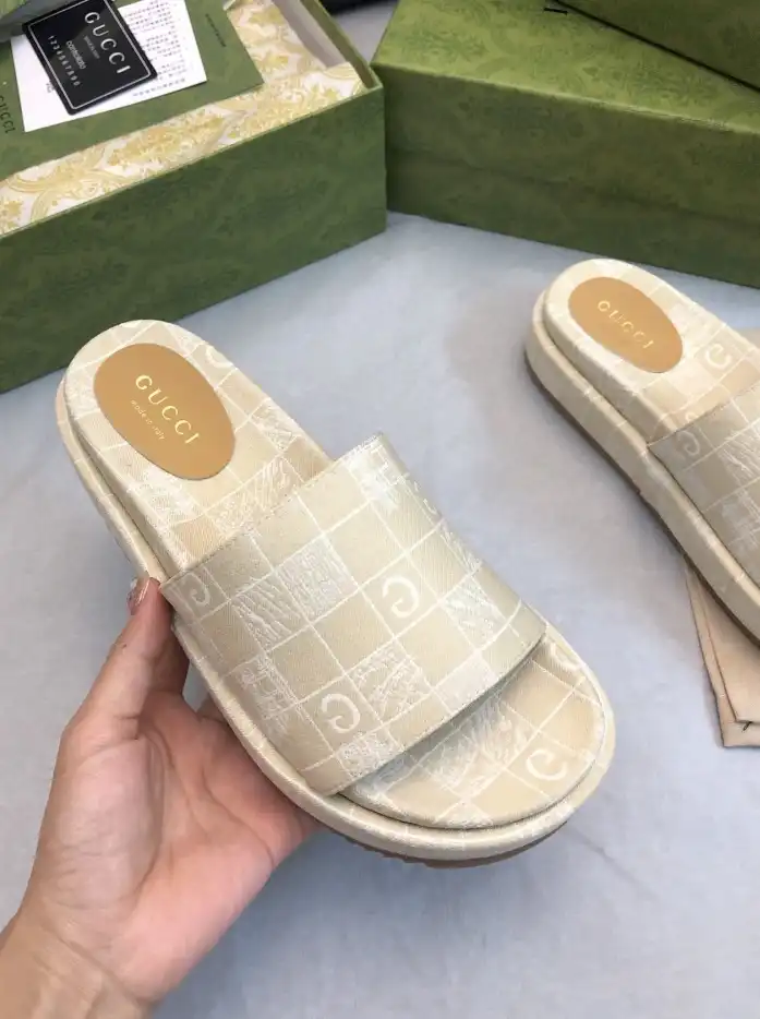 hype Gucci Slippers