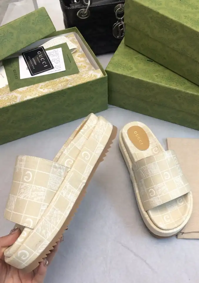 hype Gucci Slippers