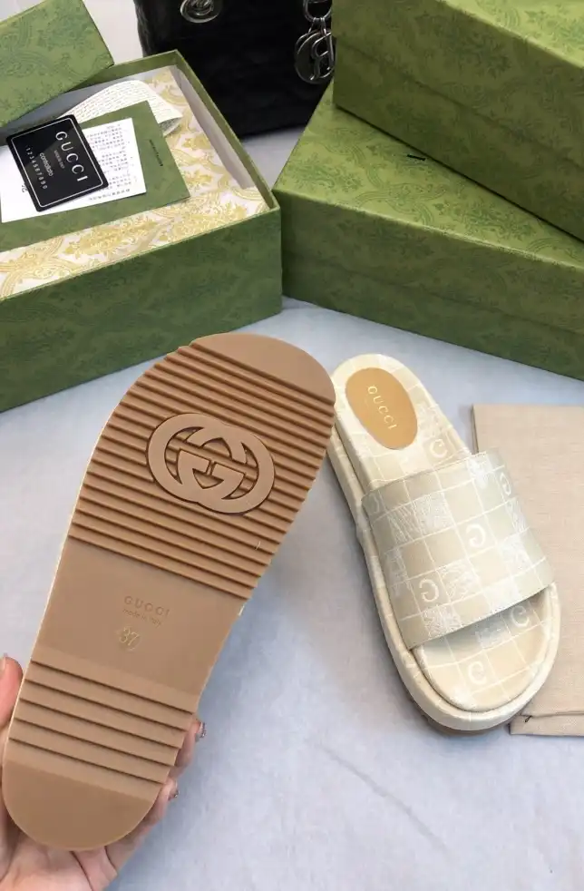 hype Gucci Slippers