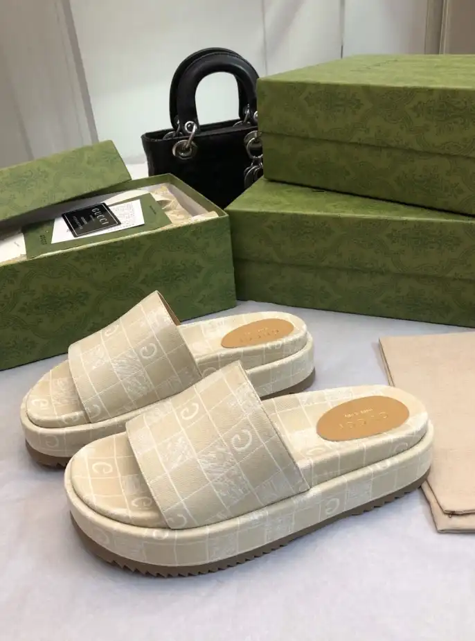 hype Gucci Slippers