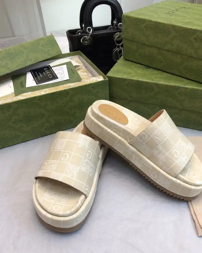 hype Gucci Slippers