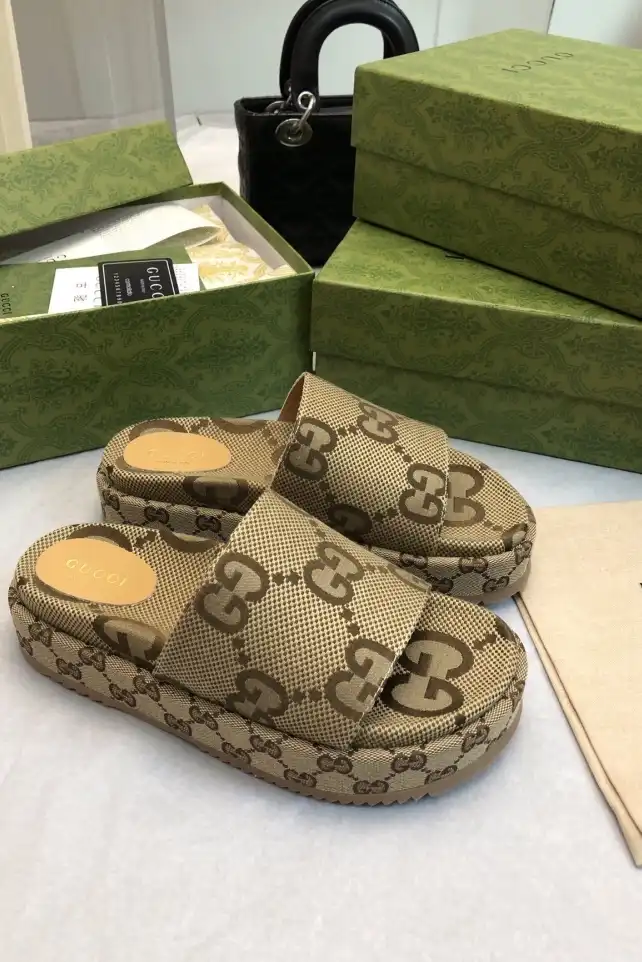 hype Gucci Slippers