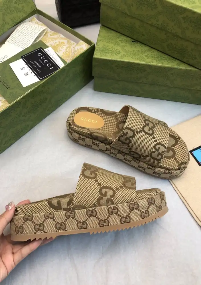 hype Gucci Slippers