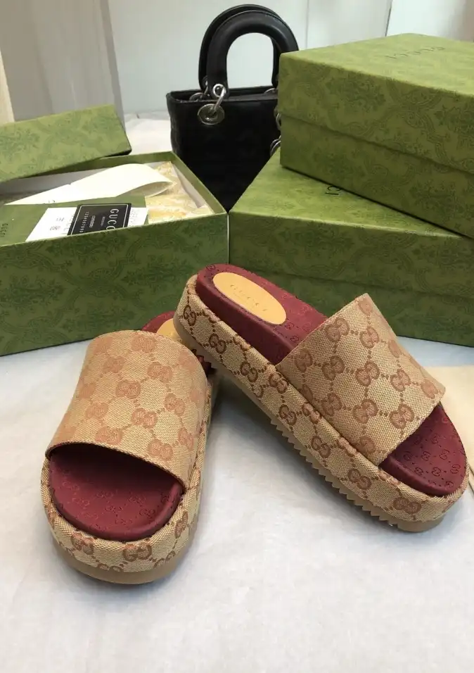 hype Gucci Slippers