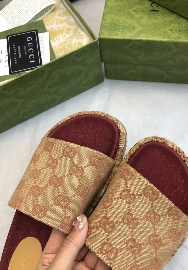 hype Gucci Slippers