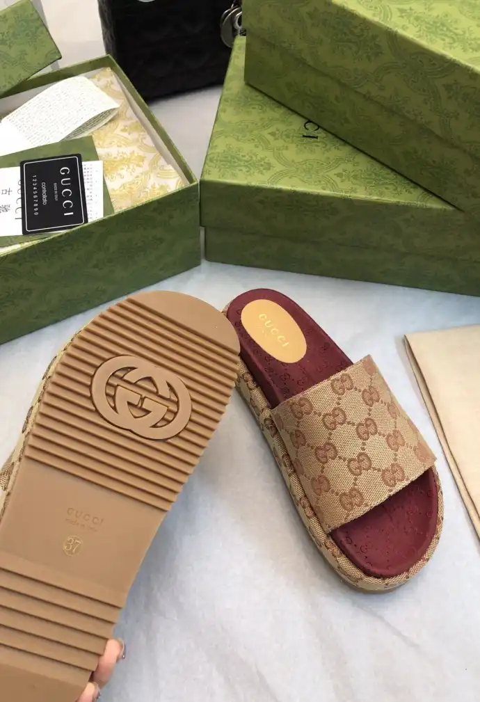 hype Gucci Slippers